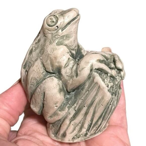 Frog on a Stump Figurine, Little Green Frog - Picture 1 of 3